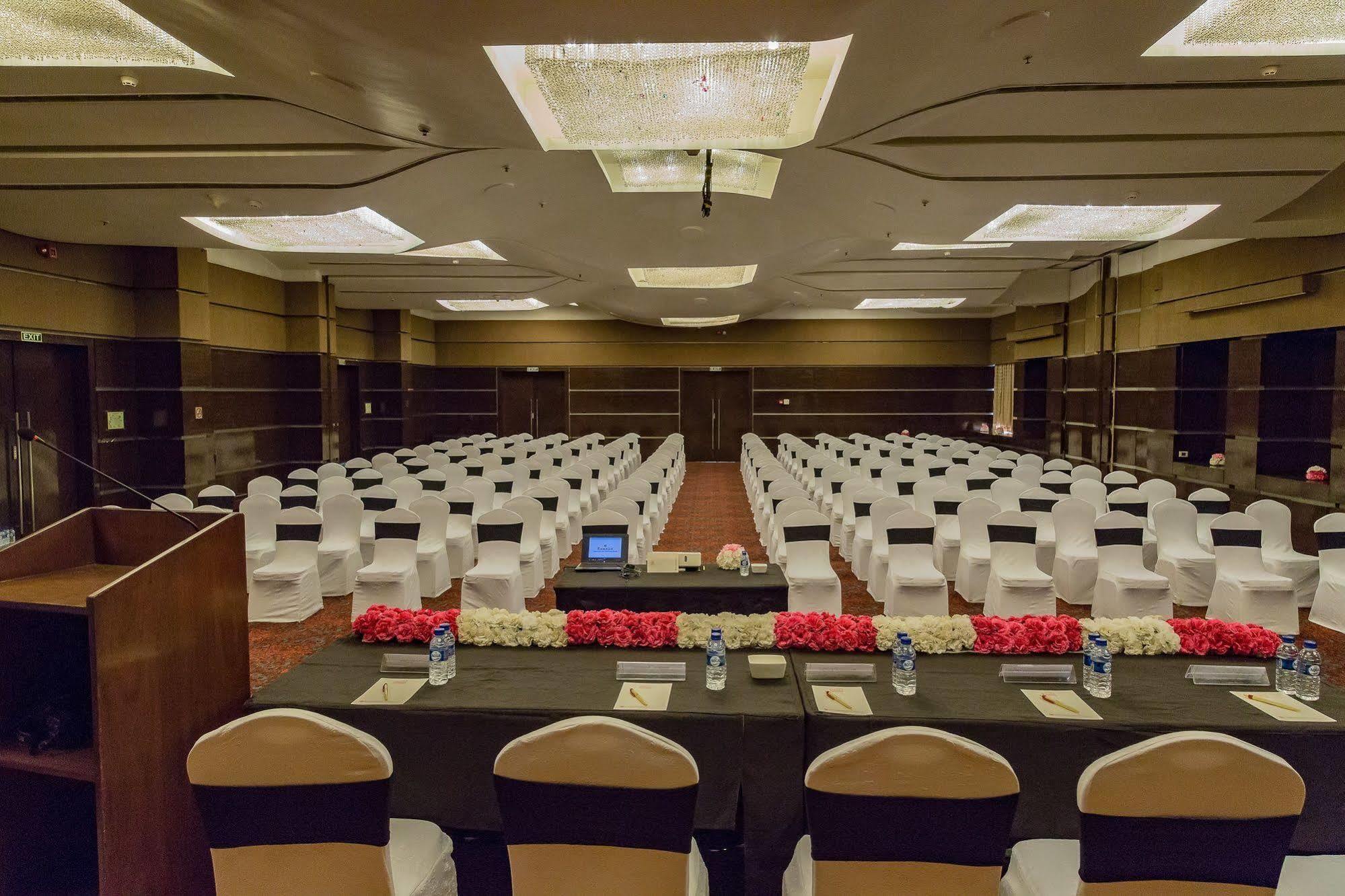 The Residence Hotel & Apartments Powai Bombay Exterior foto