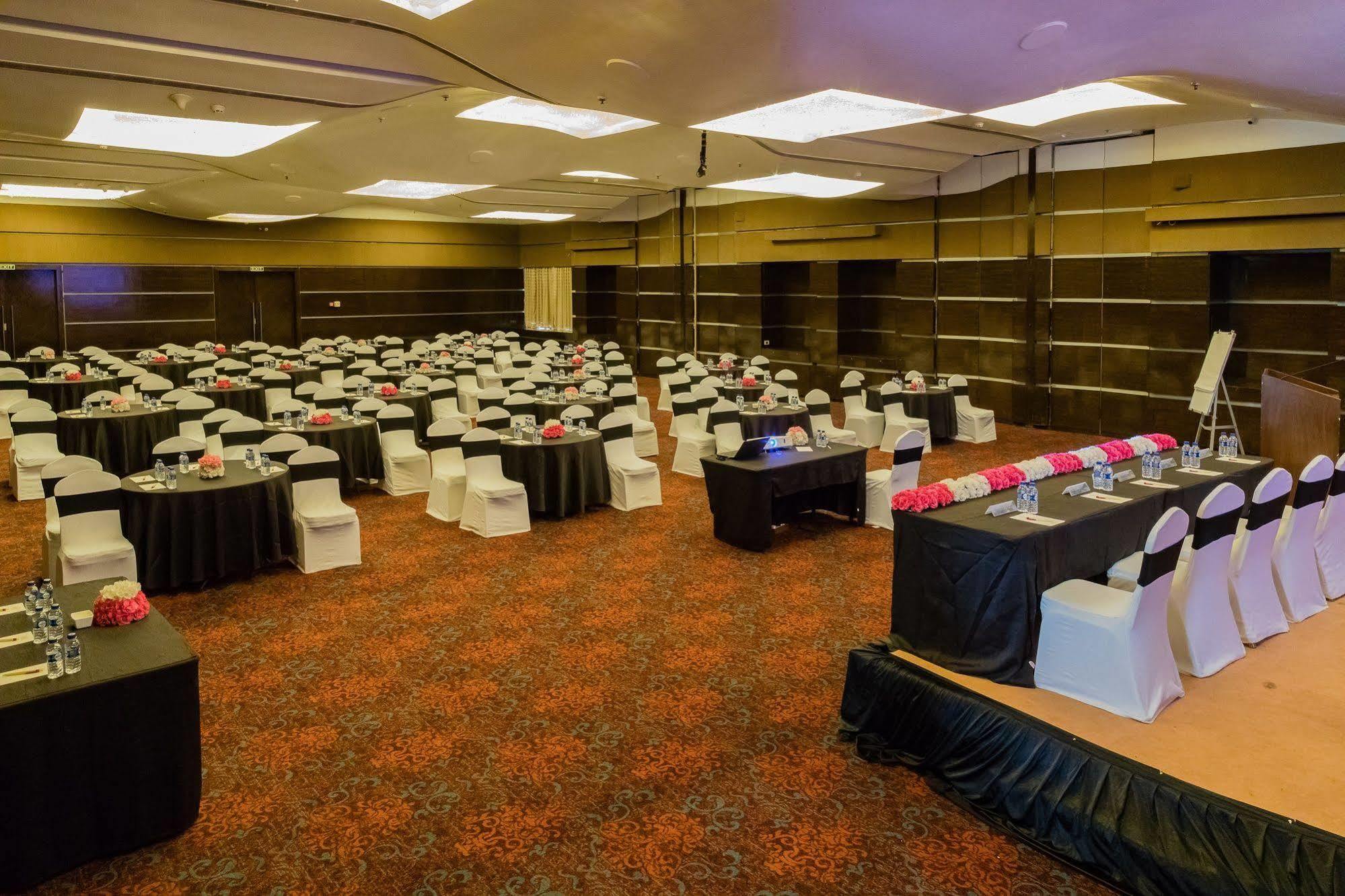 The Residence Hotel & Apartments Powai Bombay Exterior foto